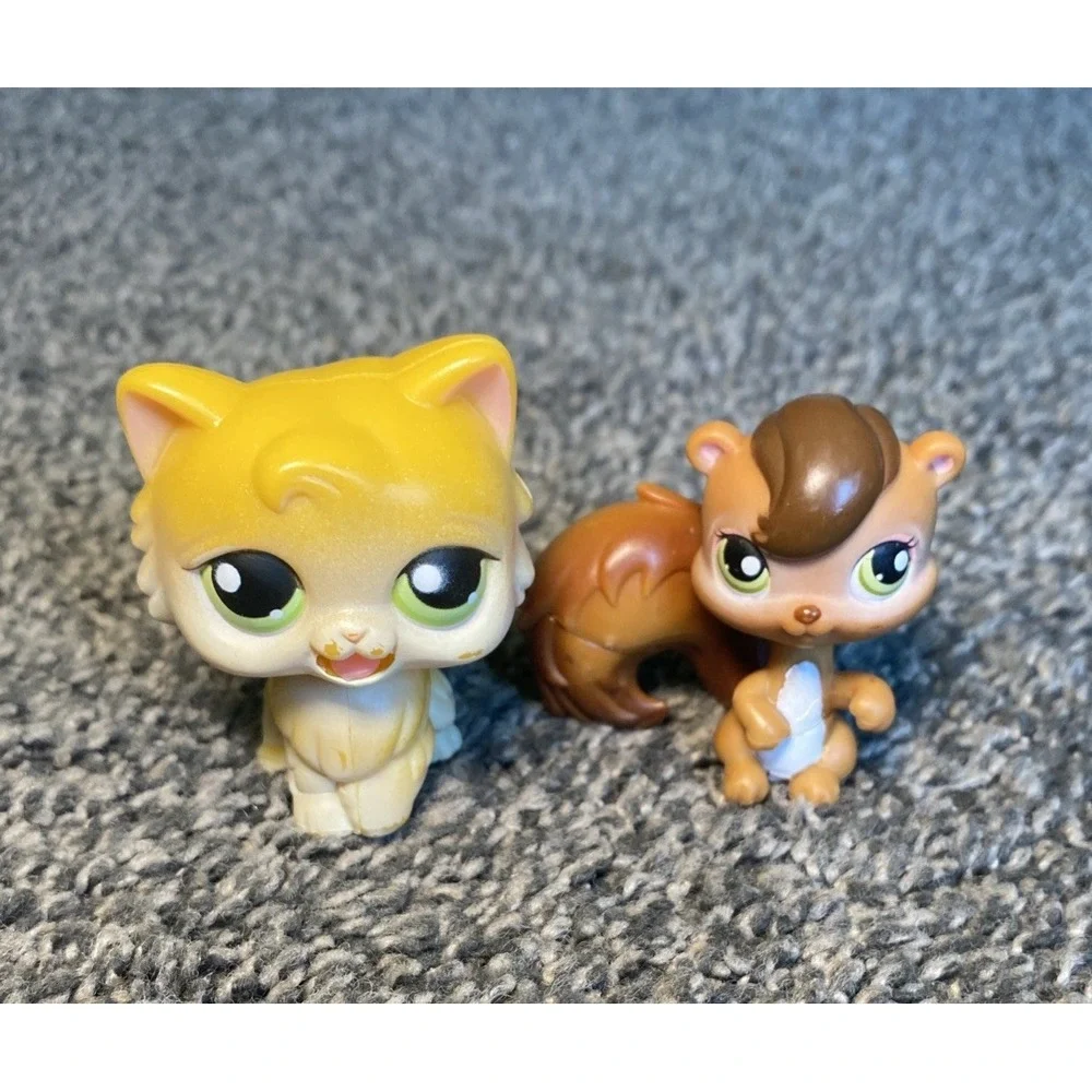 Littlest Pet Shop LPS Yellow Cat With Moving Licking Tongue & Squirrel 2005